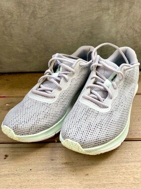 Under Armour Women's Light Gray Mesh Running Shoes w/ Mint Accents Size 9